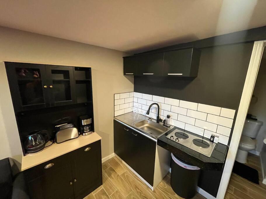 New Midtown Modern Studio With Backyard Phoenix Exterior foto